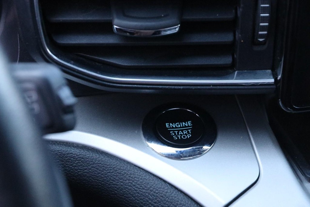 Ford Explorer Vehicle Full-screen Gallery Image 17