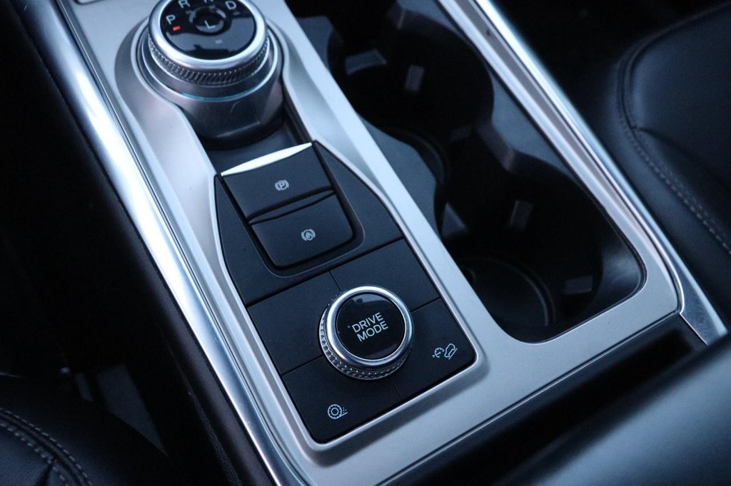 Ford Explorer Vehicle Full-screen Gallery Image 22