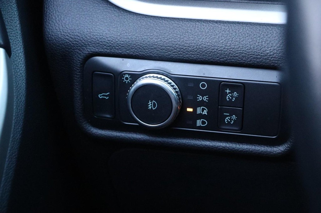 Ford Explorer Vehicle Full-screen Gallery Image 23