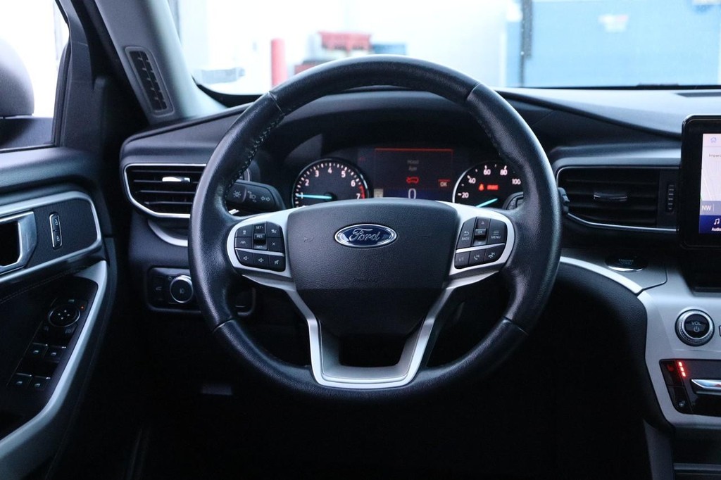 Ford Explorer Vehicle Full-screen Gallery Image 26