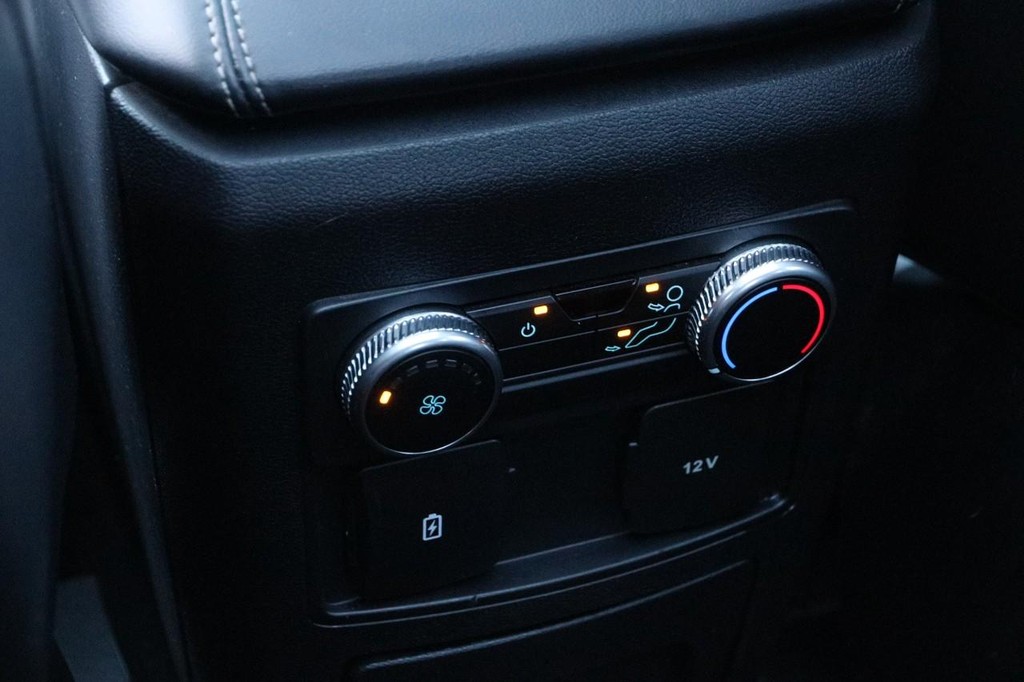 Ford Explorer Vehicle Full-screen Gallery Image 29