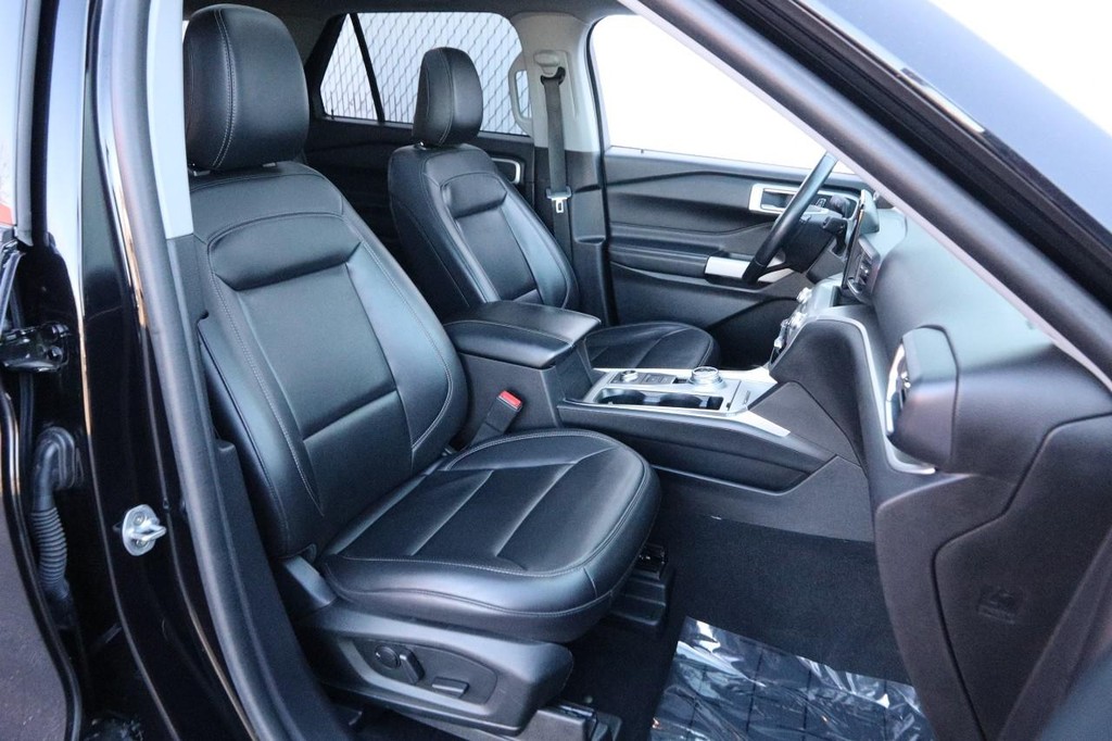 Ford Explorer Vehicle Full-screen Gallery Image 30