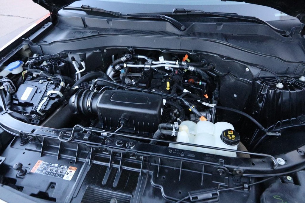 Ford Explorer Vehicle Full-screen Gallery Image 31