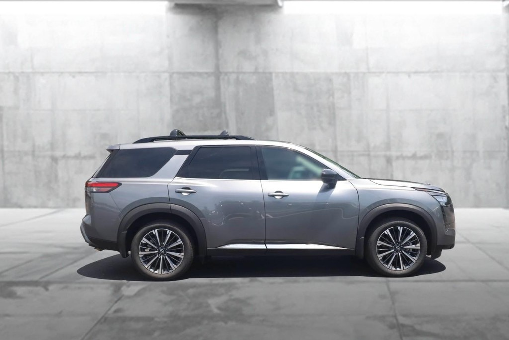 Nissan Pathfinder Vehicle Image 05