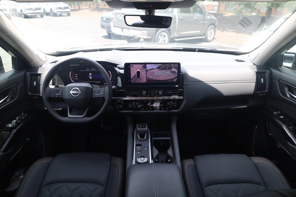 Nissan Pathfinder Vehicle Image 07