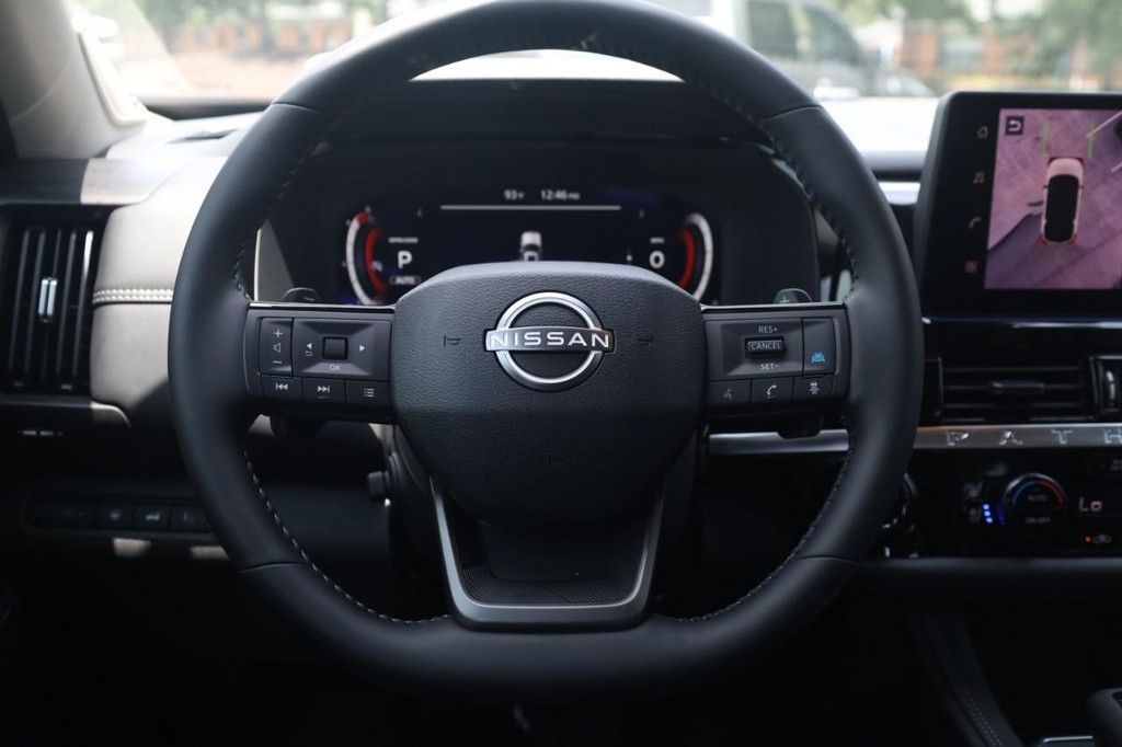Nissan Pathfinder Vehicle Image 08