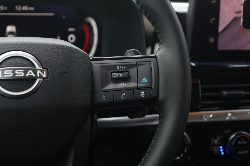 Nissan Pathfinder Vehicle Image 09