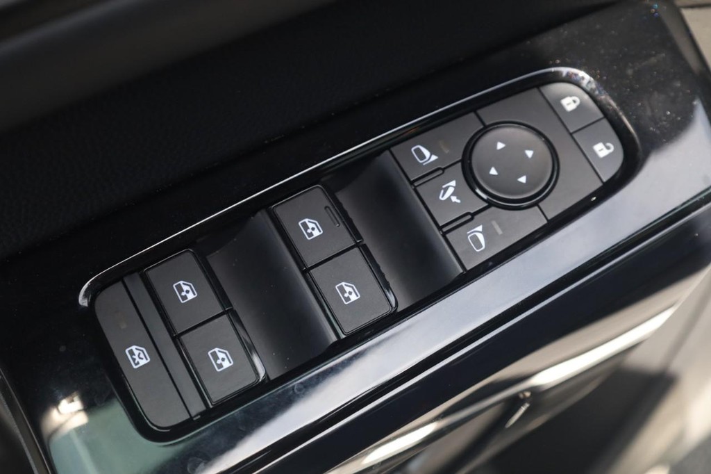 Nissan Pathfinder Vehicle Image 11