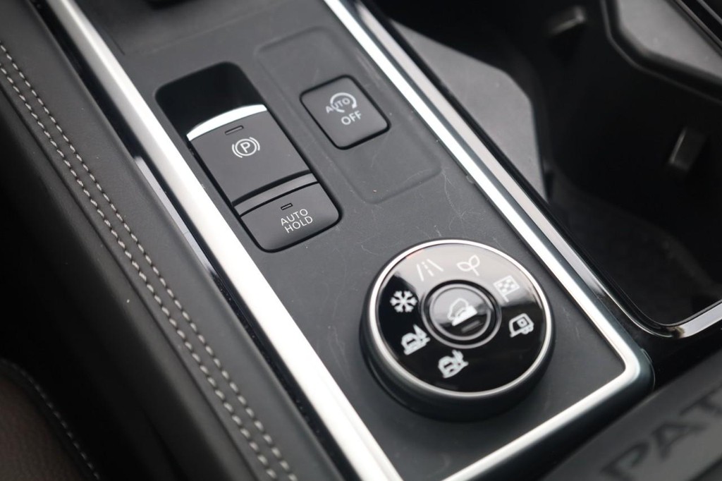 Nissan Pathfinder Vehicle Image 18