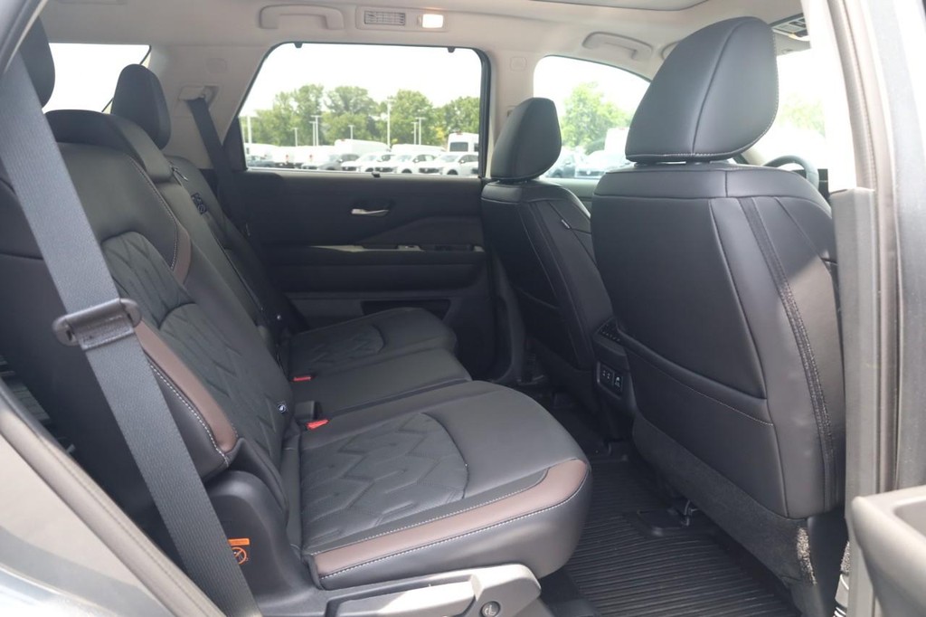 Nissan Pathfinder Vehicle Image 22