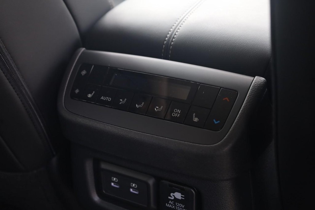 Nissan Pathfinder Vehicle Image 23