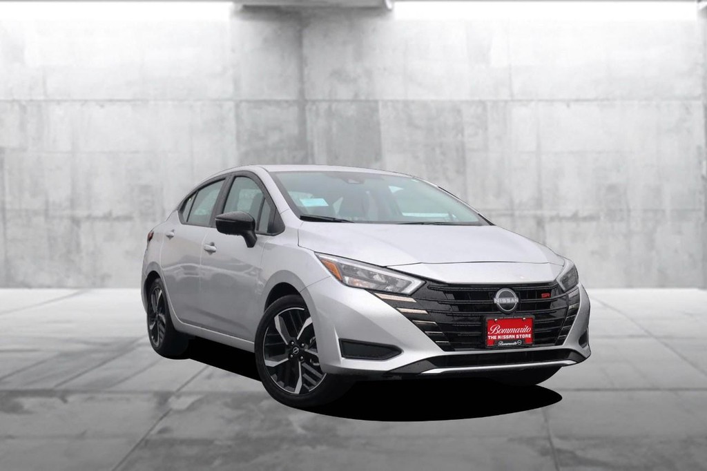 Nissan Versa Vehicle Image 02