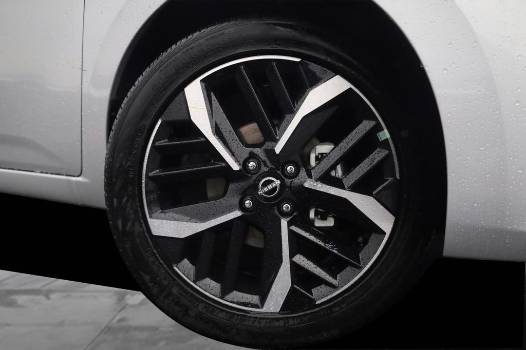 Nissan Versa Vehicle Image 03