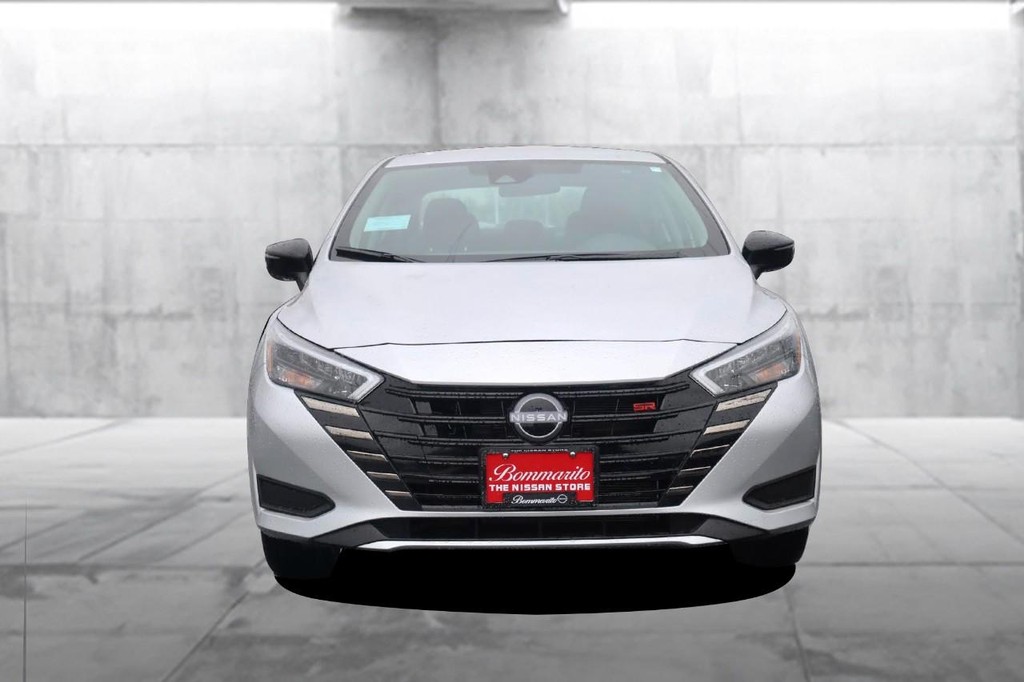 Nissan Versa Vehicle Image 04