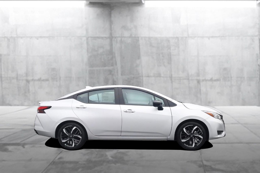 Nissan Versa Vehicle Image 05