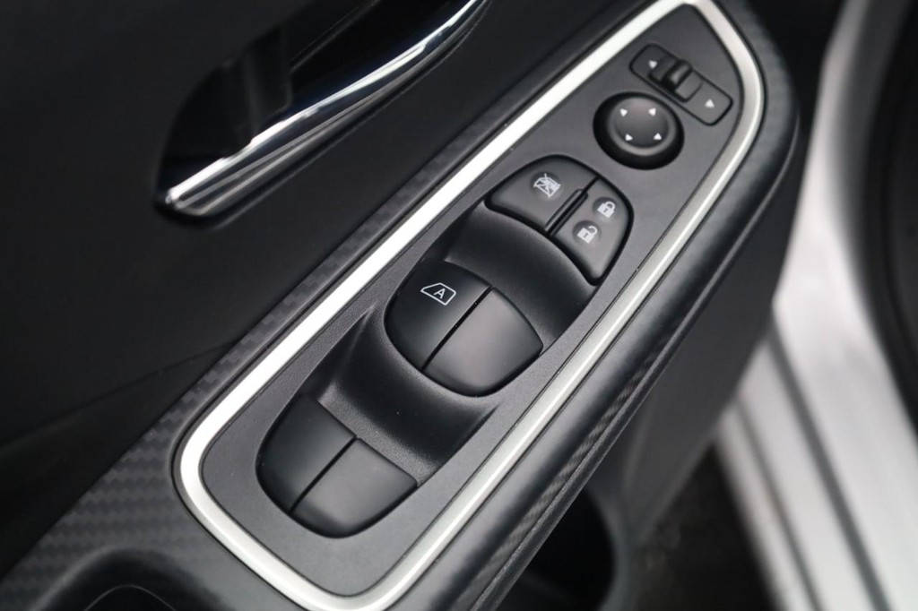 Nissan Versa Vehicle Image 11