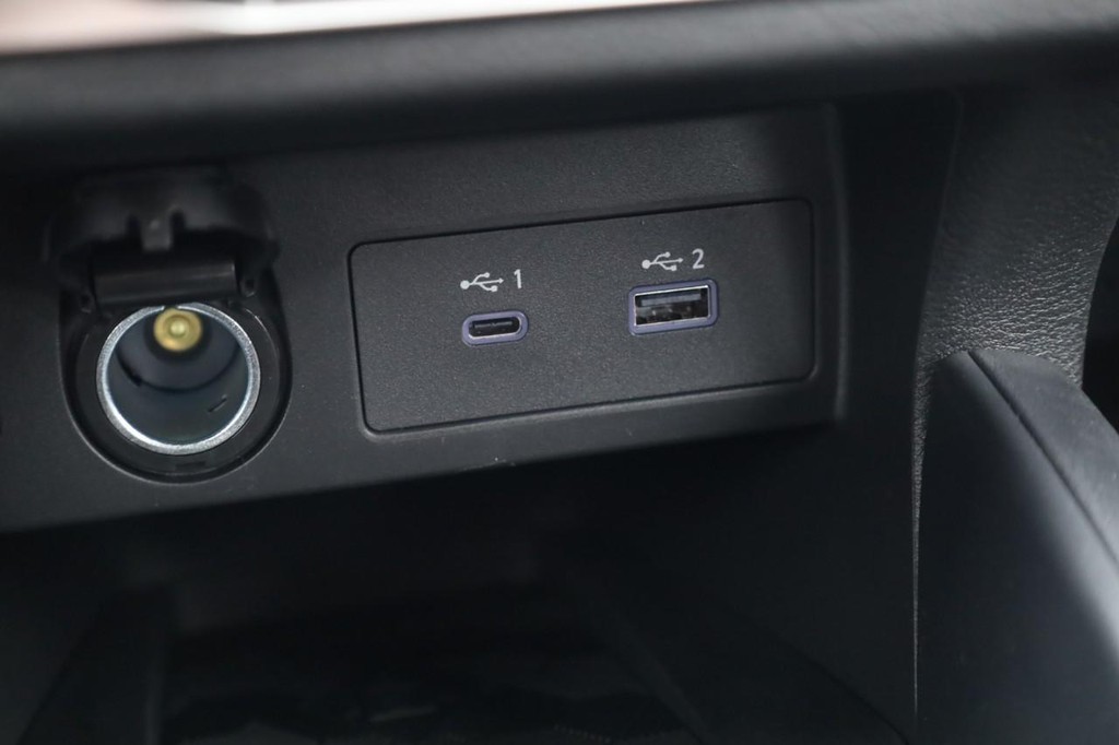 Nissan Versa Vehicle Image 16