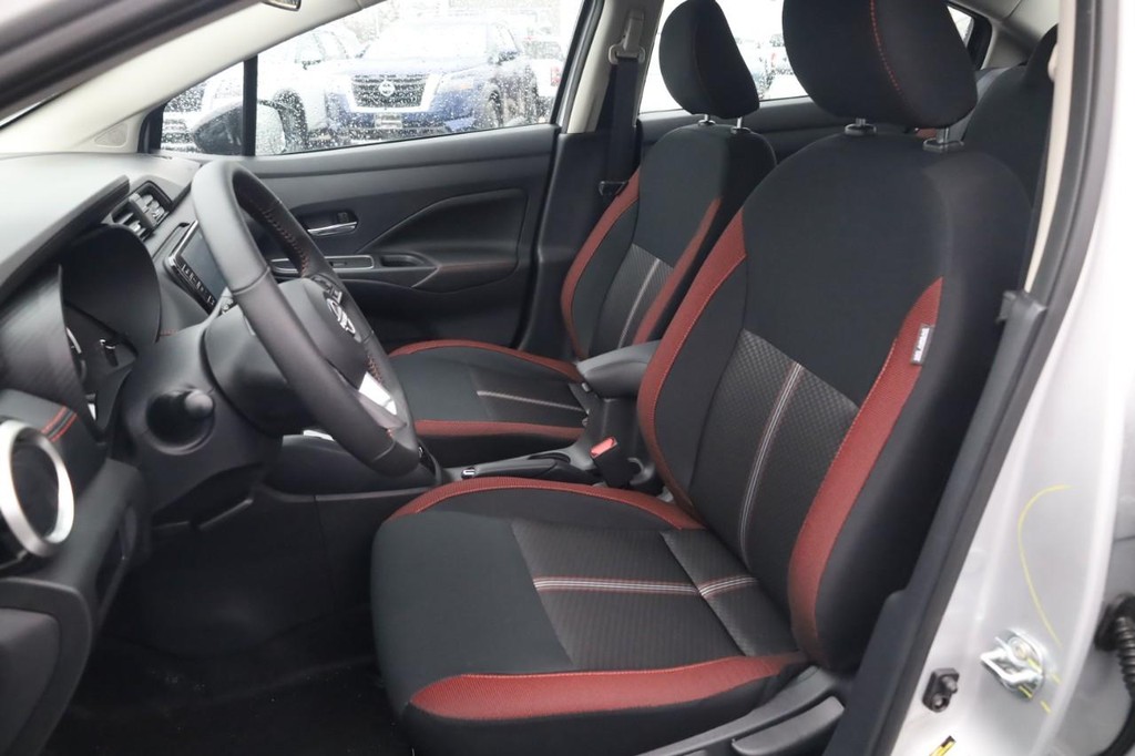 Nissan Versa Vehicle Image 18