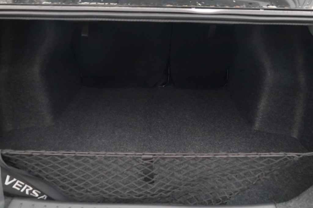 Nissan Versa Vehicle Image 21