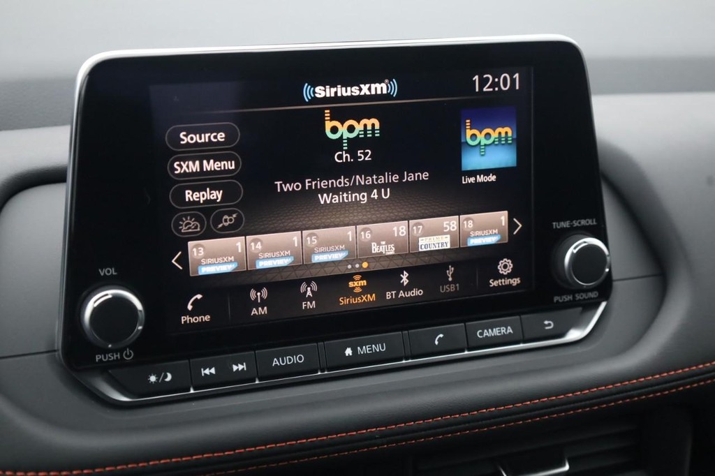 Nissan Rogue Vehicle Image 13