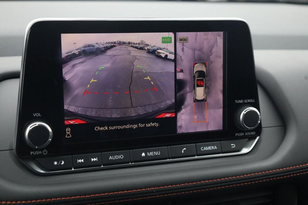 Nissan Rogue Vehicle Image 14