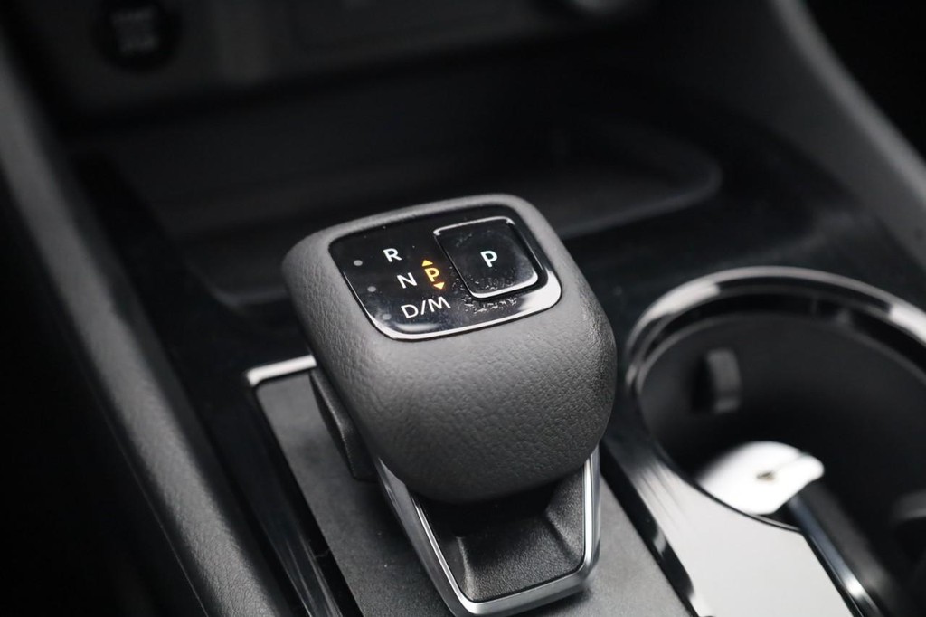 Nissan Rogue Vehicle Image 17