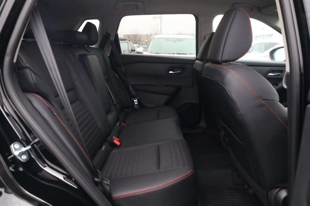 Nissan Rogue Vehicle Image 21