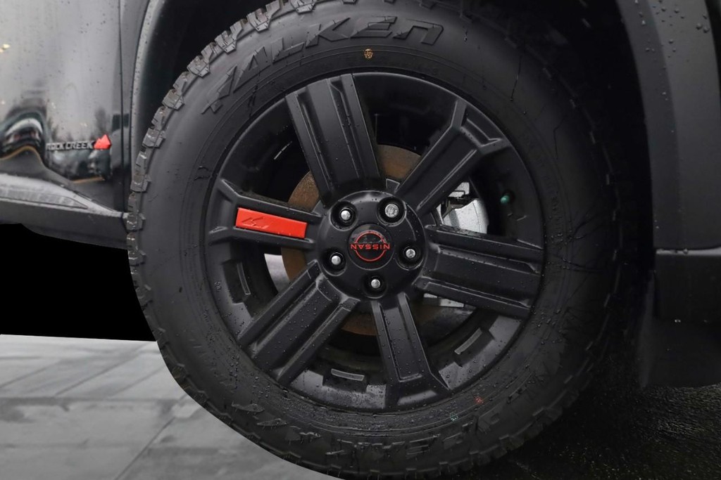 Nissan Rogue Vehicle Image 03