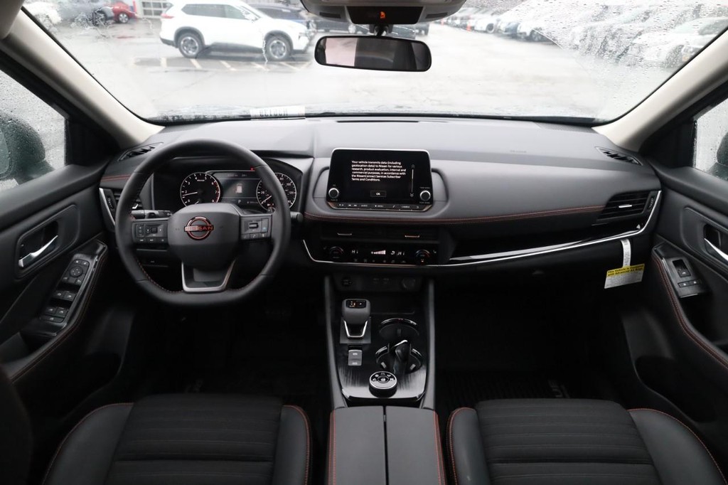 Nissan Rogue Vehicle Image 07