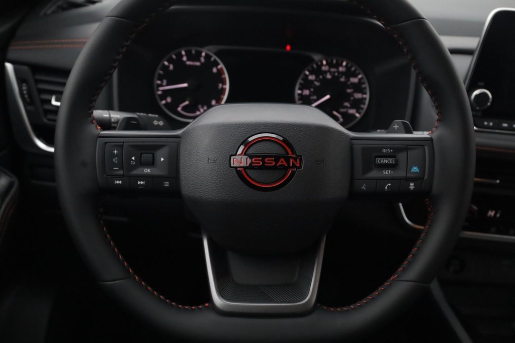 Nissan Rogue Vehicle Image 08