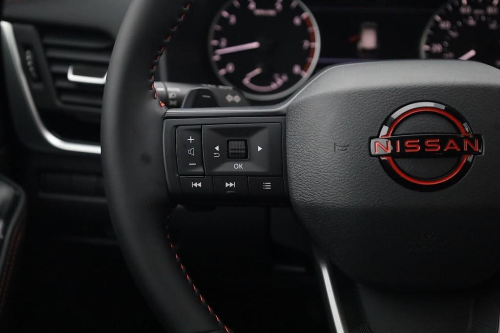 Nissan Rogue Vehicle Image 10