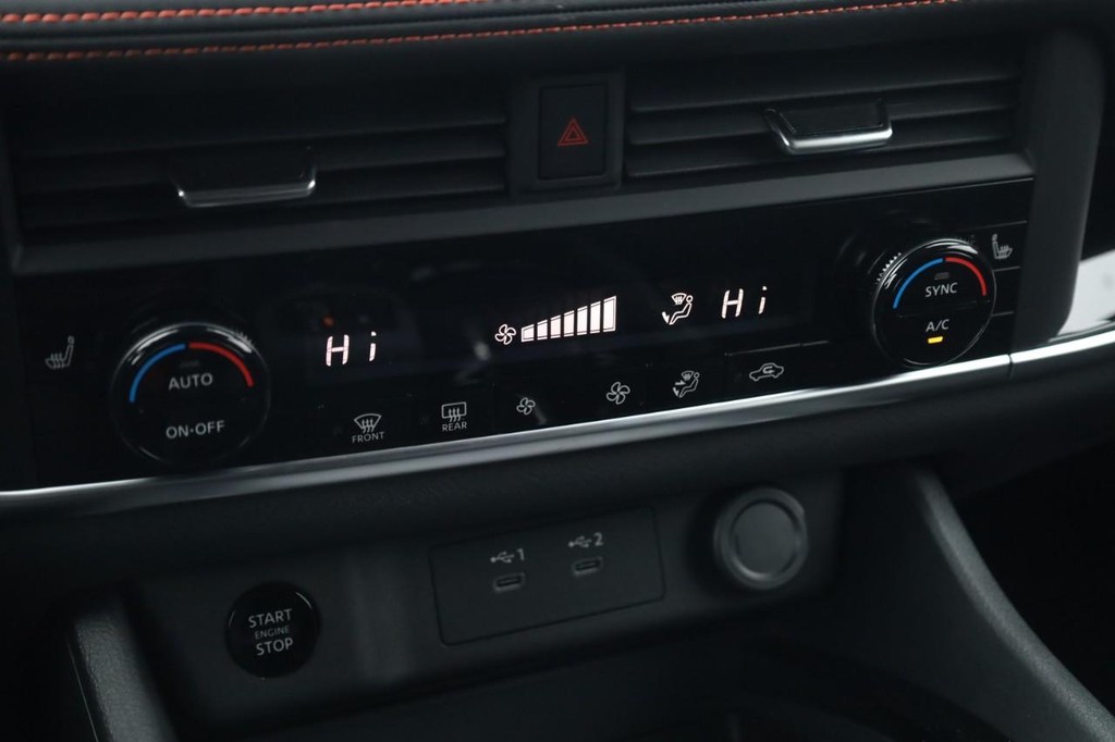 Nissan Rogue Vehicle Image 15