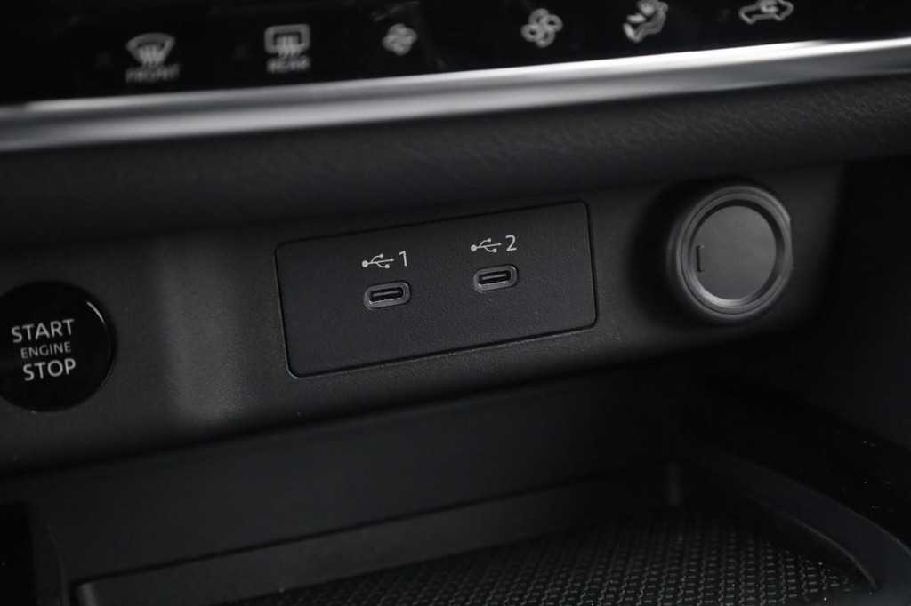 Nissan Rogue Vehicle Image 16