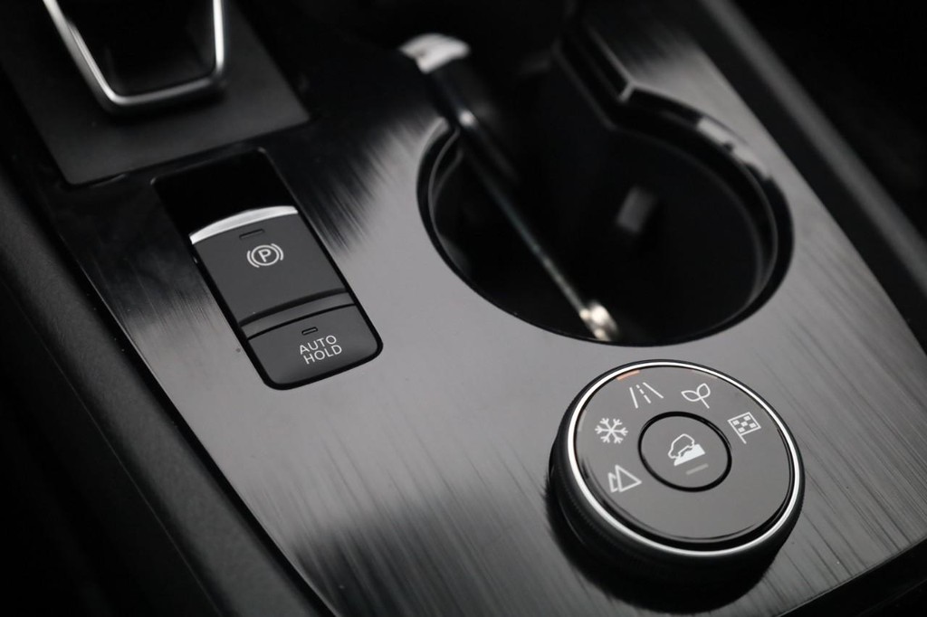 Nissan Rogue Vehicle Image 18