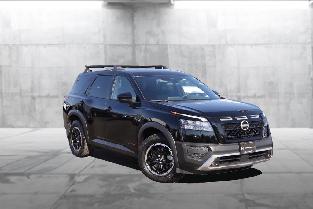 Nissan Pathfinder Vehicle Image 02