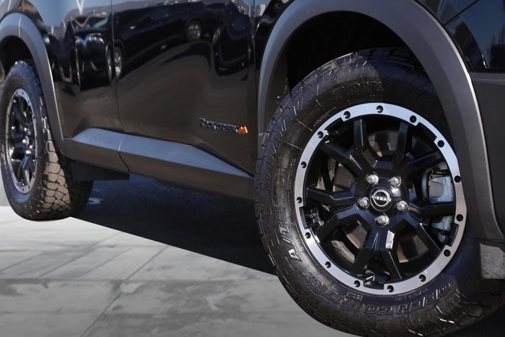 Nissan Pathfinder Vehicle Image 03