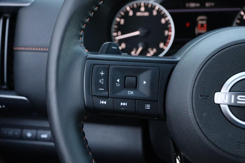 Nissan Pathfinder Vehicle Image 14