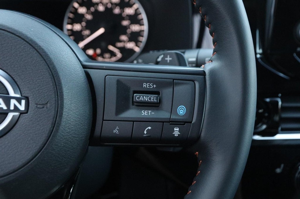 Nissan Pathfinder Vehicle Image 15