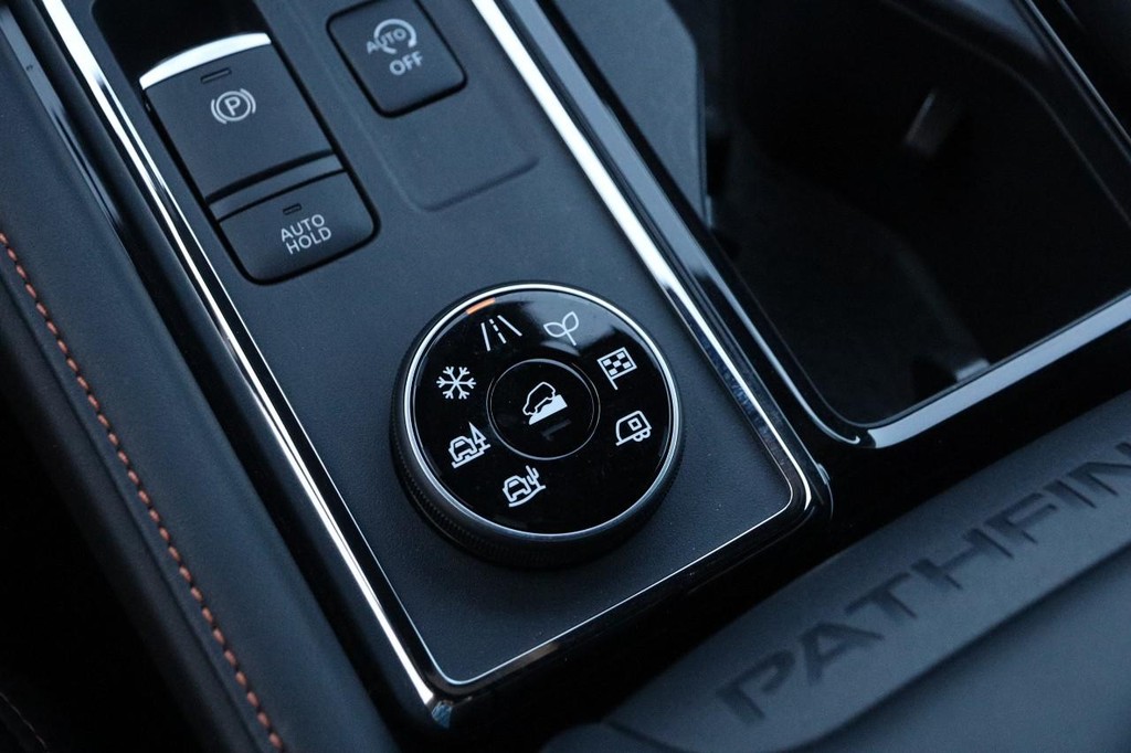 Nissan Pathfinder Vehicle Image 21