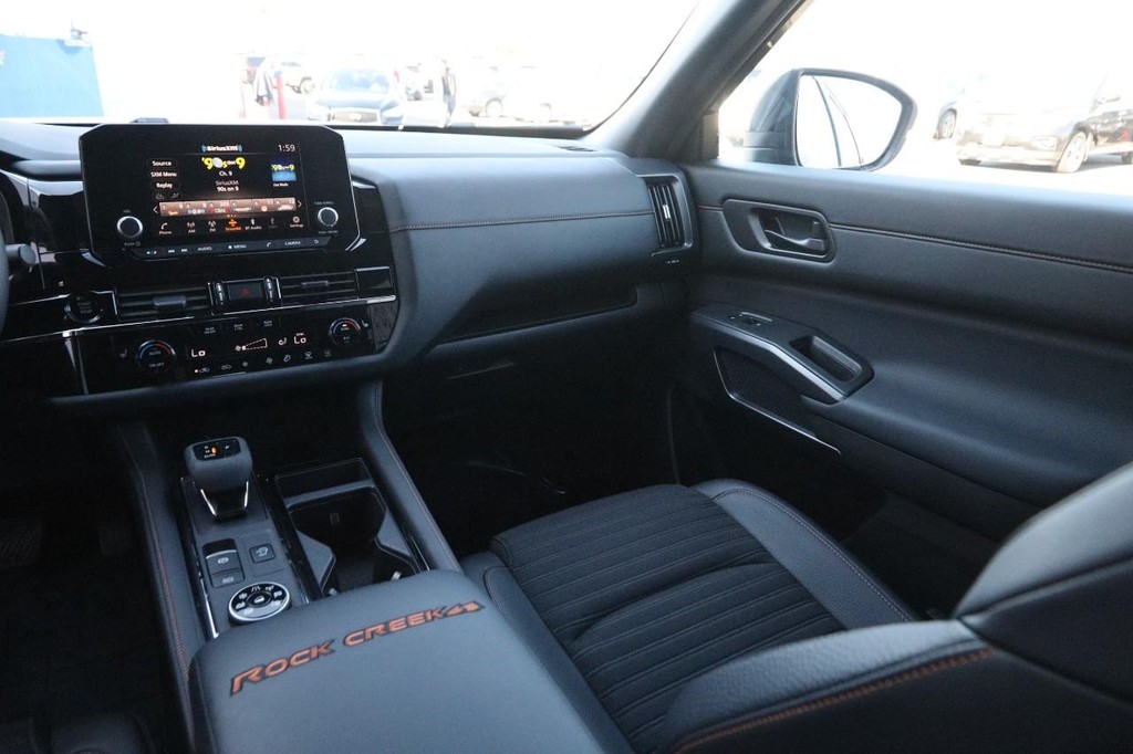 Nissan Pathfinder Vehicle Image 27