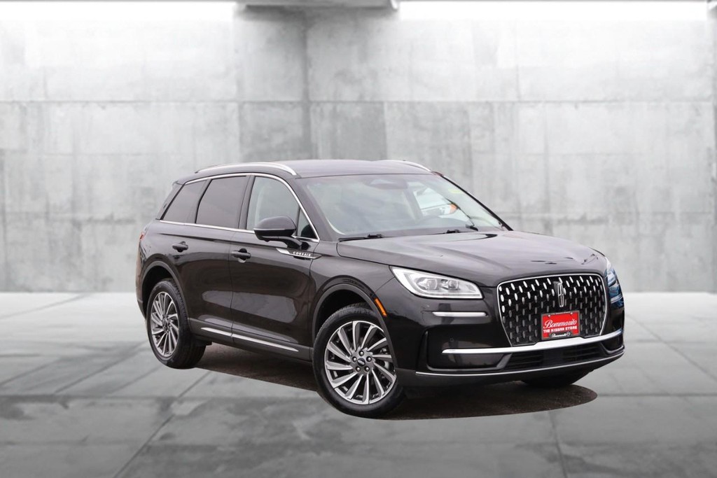 Lincoln Corsair Vehicle Image 02