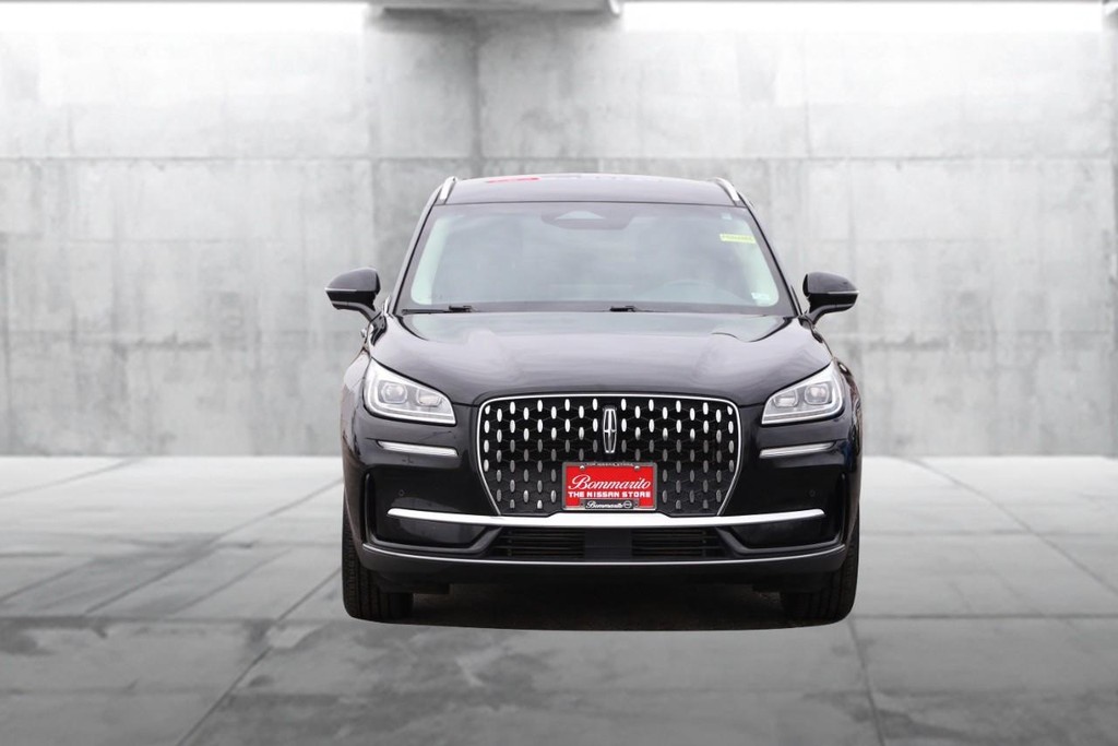 Lincoln Corsair Vehicle Image 04