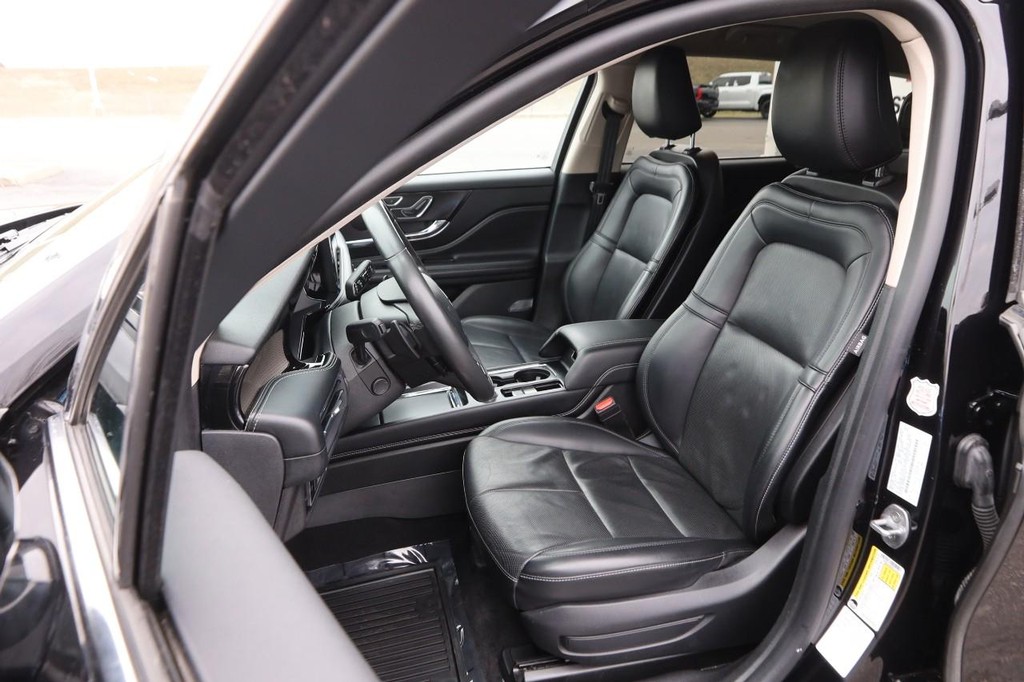 Lincoln Corsair Vehicle Image 09