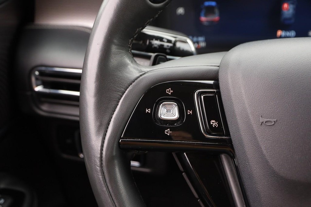 Lincoln Corsair Vehicle Image 12