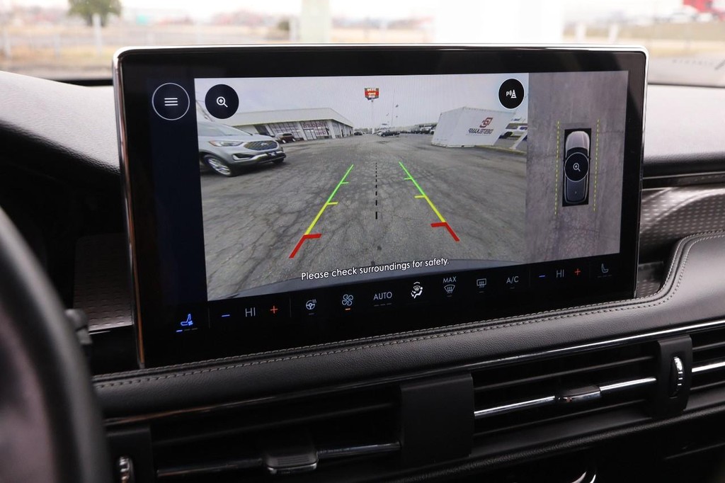 Lincoln Corsair Vehicle Image 17