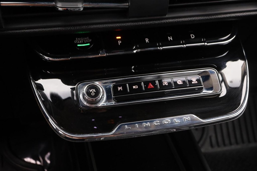 Lincoln Corsair Vehicle Image 18