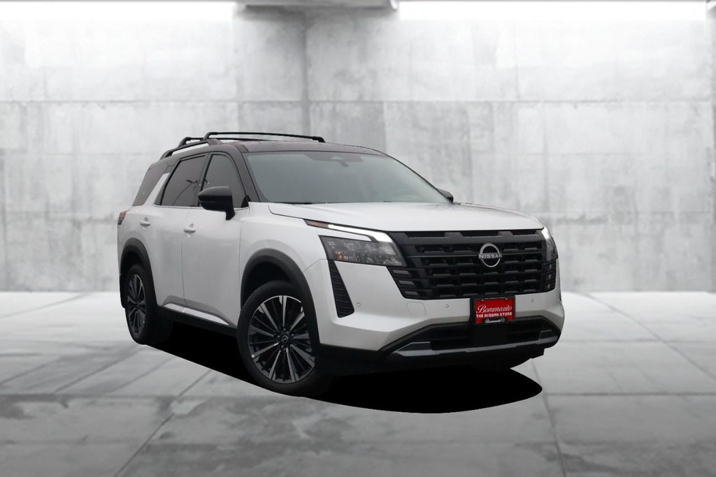 Nissan Pathfinder Vehicle Image 02