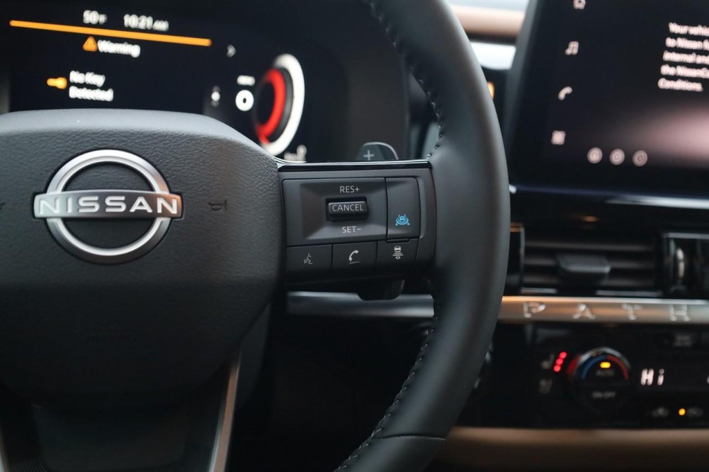 Nissan Pathfinder Vehicle Image 09