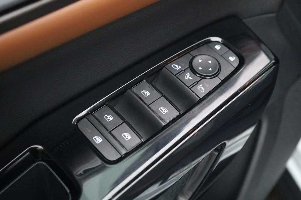 Nissan Pathfinder Vehicle Image 11