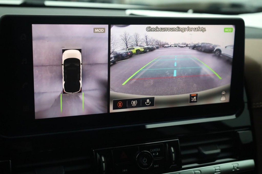 Nissan Pathfinder Vehicle Image 16